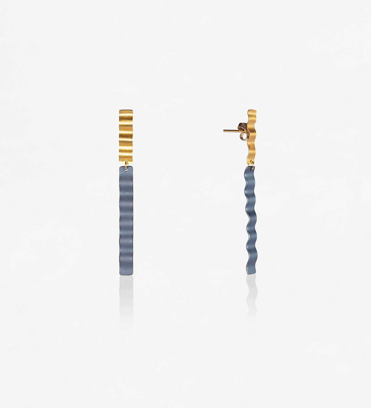 18k gold and titanium earrings Aigua 57mm