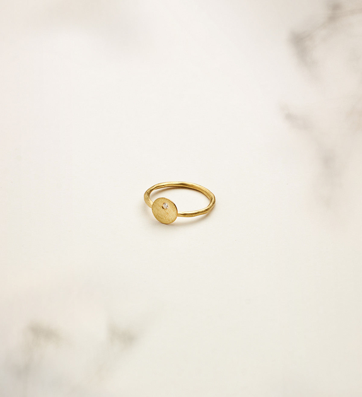 18k gold ring Flô 8mm with diamond 0,025ct