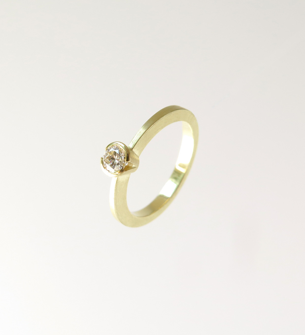 18k solitaire with diamond 0,30ct SI2 F