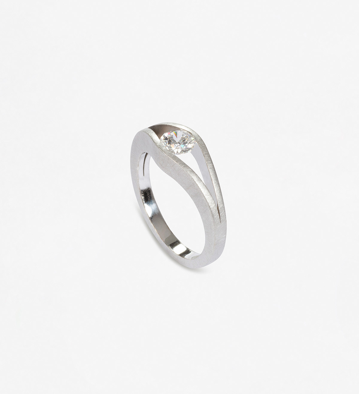 18k white gold ring with diamond 0,30ct VS1 F