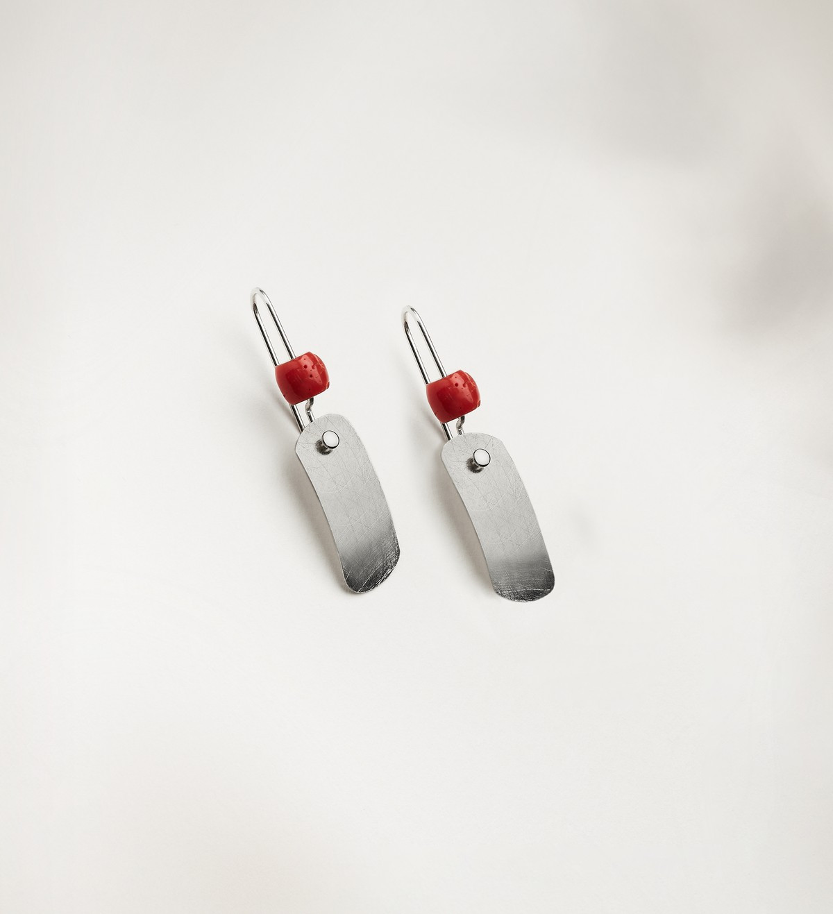 Silver and coral earrings Posidònia 40mm